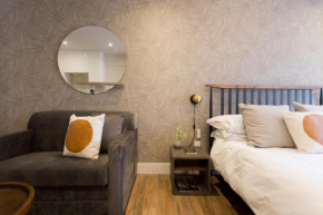 Romantic Studio in the Heart of Little Italy by Den Stays